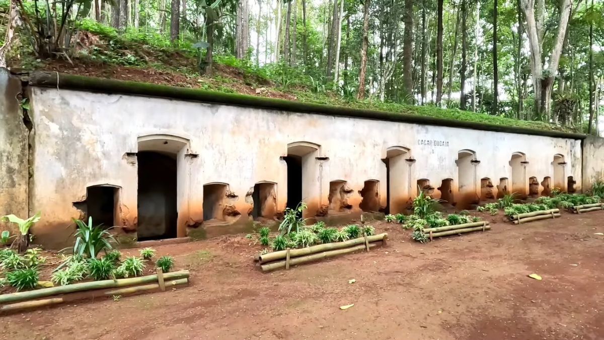 Intip Benteng Peninggalan Belanda di Atas Gunung Palasari Sumedang, Dulunya Penjara dan Gudang Senjata