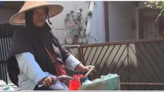 Kisah Ibu Dagang Bubur Sumsum Keliling 20 Tahun hingga Bisa Kuliahkan Buah Hati, Terharu saat Ceritakan Anaknya Tak Malu dengan Profesi Ortu