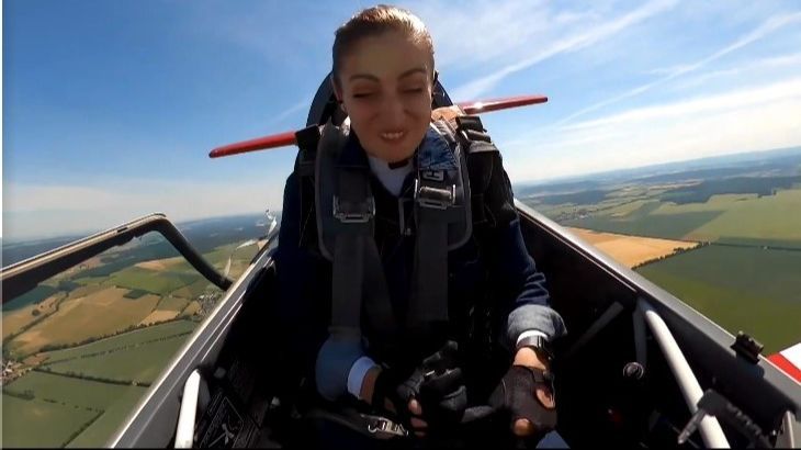 Kanopi Pesawat Terbuka & Pecah saat Terbang, Pilot Wanita Tertiup Angin di Kecepatan 300 Km/jam Tapi Bisa Mendarat Selamat