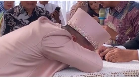 Memperjuangkan Kekasih Selama 15 Tahun, Pengantin Pria Ini Nangis Tersedu Usai Ijab Kabul Nikah, Momennya Jadi Sorotan