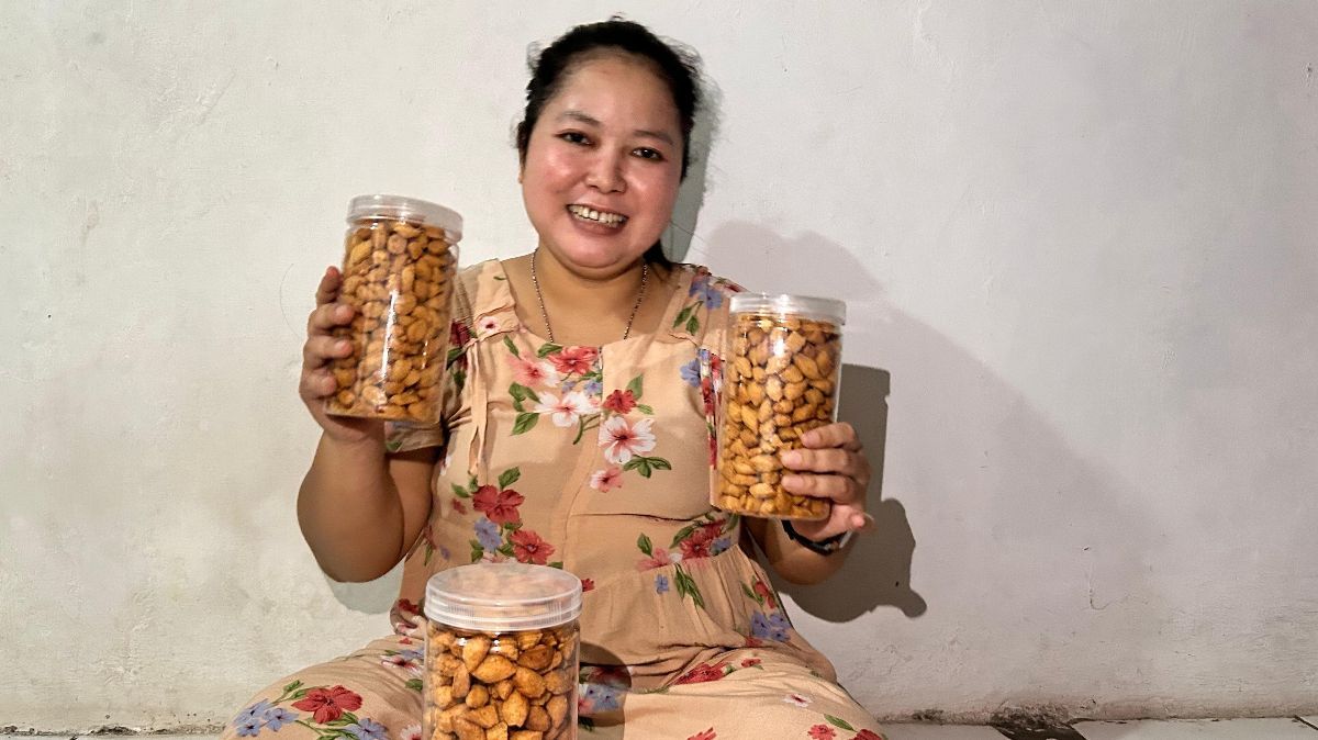 Neneng, Penjual Kue di Pasar Rebo Bisa Menopang Perekonomian Keluarga Berkat BRI