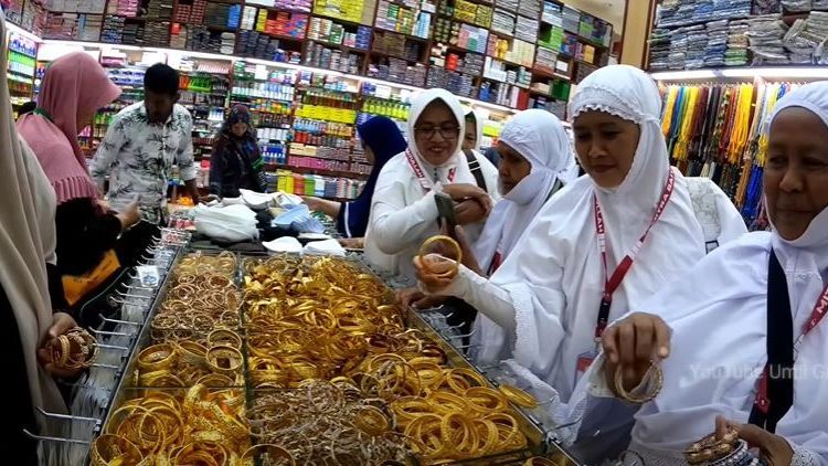 Heboh, Jemaah Wanita Asal Surabaya Borong Emas di Mekkah 'Menguning Semua'