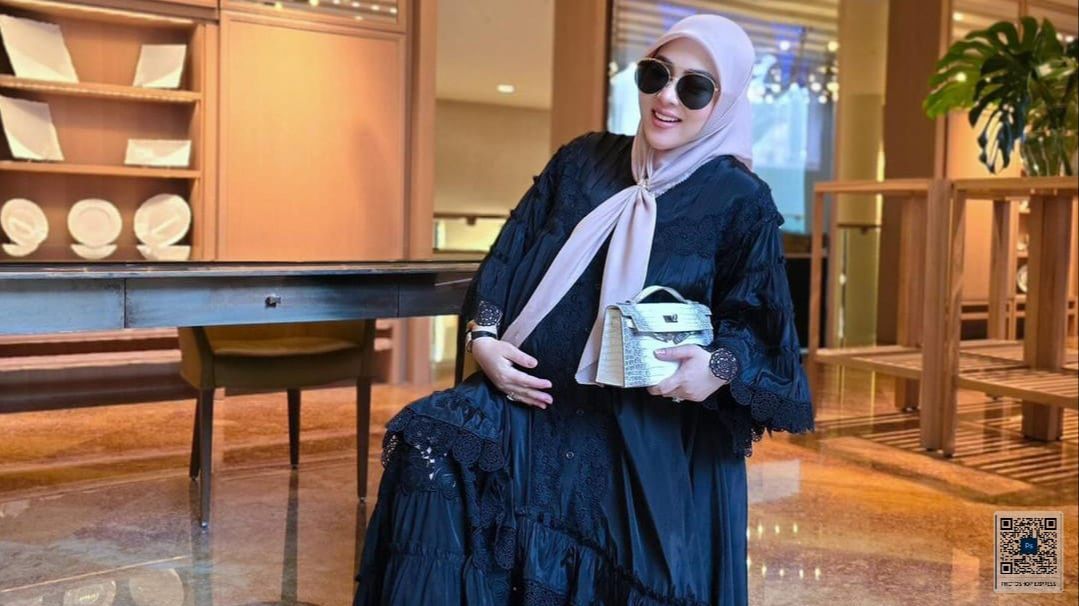 Potret Stunning Syahrini yang Akan Segera Melahirkan, Anggun Menawan Dalam Balutan Dress Hitam