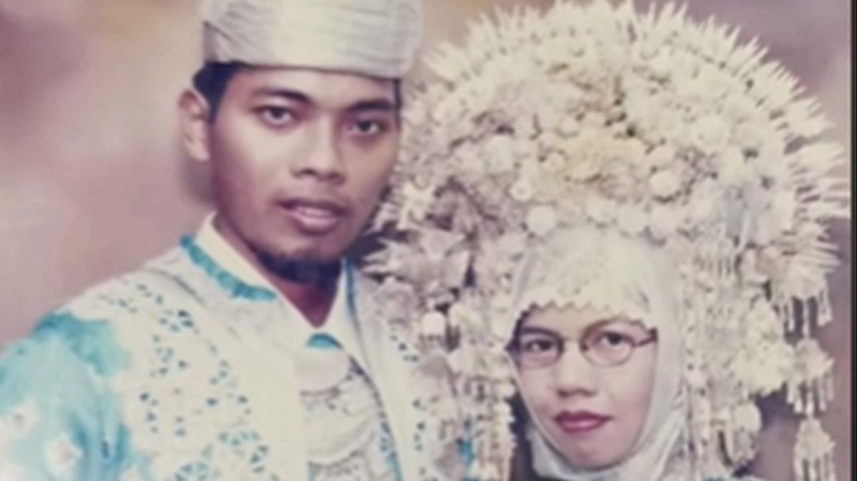 Pria Karyawan Pabrik Bergaji Rp 800 Ribu Tak Minder Nikah dengan Dosen yang Tengah S3, Kini Susul Istri Jadi Dosen Lulusan S3 Jepang