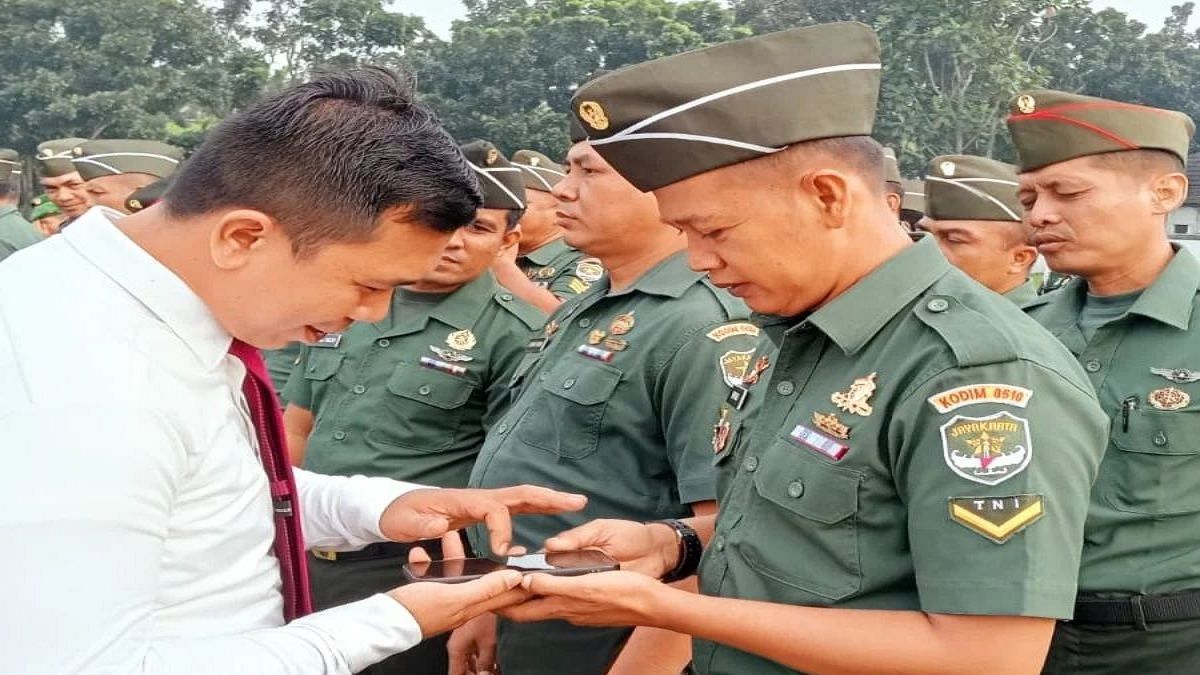 Perintah Tegas Komandan, Perwira Intel Cek HP Anggota Kodim di Tengah Marak Judi Online