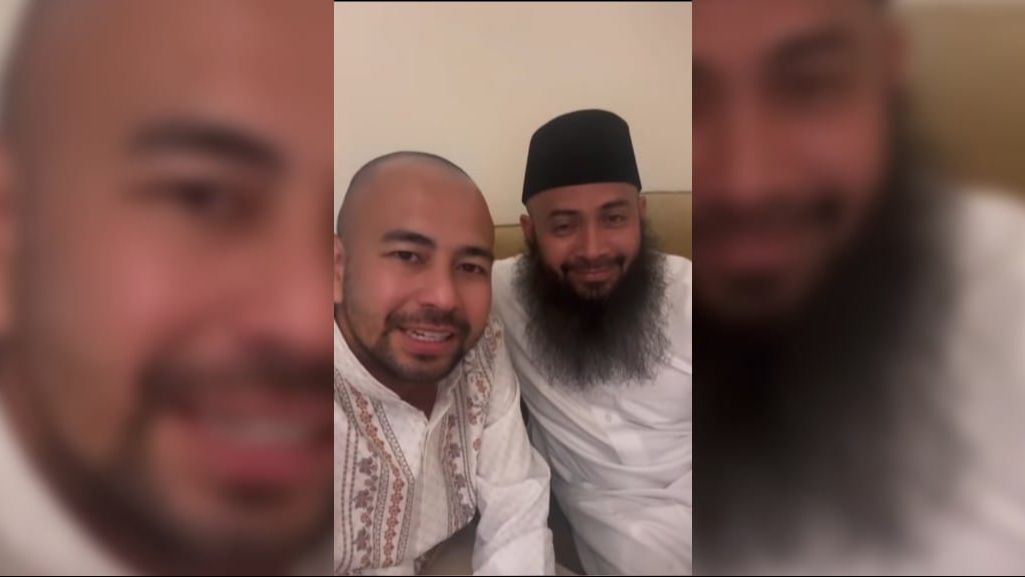 8 Momen Raffi Ahmad saat Bertemu Ustaz Syafiq Basalamah, Didoakan Hajinya Mabrur dan jadi Contoh Inspirasi Bagi Masyarakat Indonesia