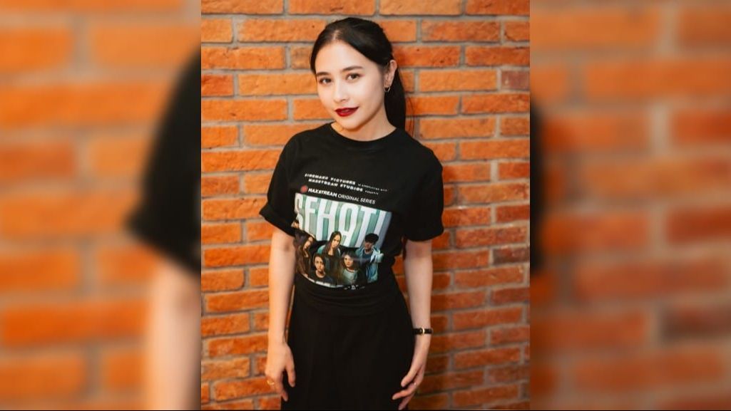 Pakai Lipstik Merah Menyala, Potret Cantik Prilly Latuconsina yang Makin Langsing dan Mempesona