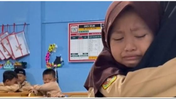 Momen Perpisahan Guru SD dan Murid-Muridnya Ini Viral, Curi Perhatian