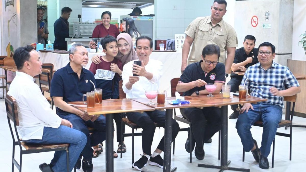 VIDEO: Detik-Detik Pria Kalimantan Nangis Kencang Usai Bertemu Presiden Jokowi