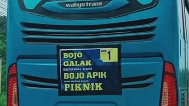 10 Potret Tulisan S3 Marketing di Bus, Ajak Orang-orang Kurang Piknik untuk Berlibur