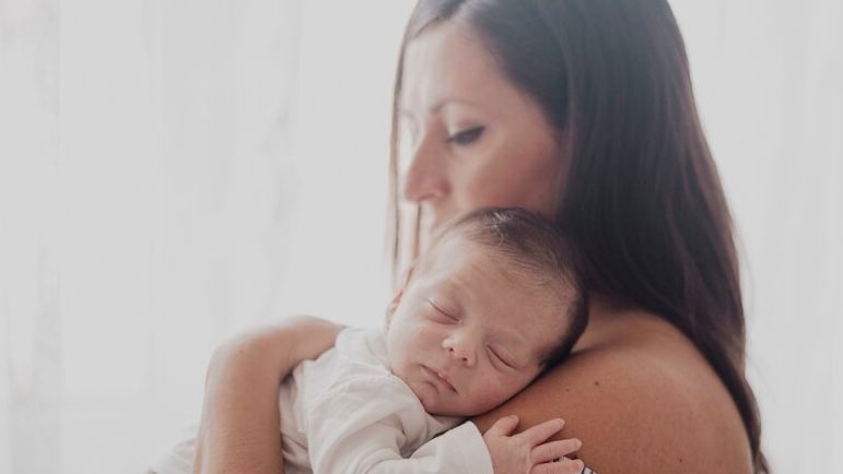 Sejumlah Manfaat Kesehatan dari Menggendong Bayi, Berdampak pada Orangtua dan Buah Hati