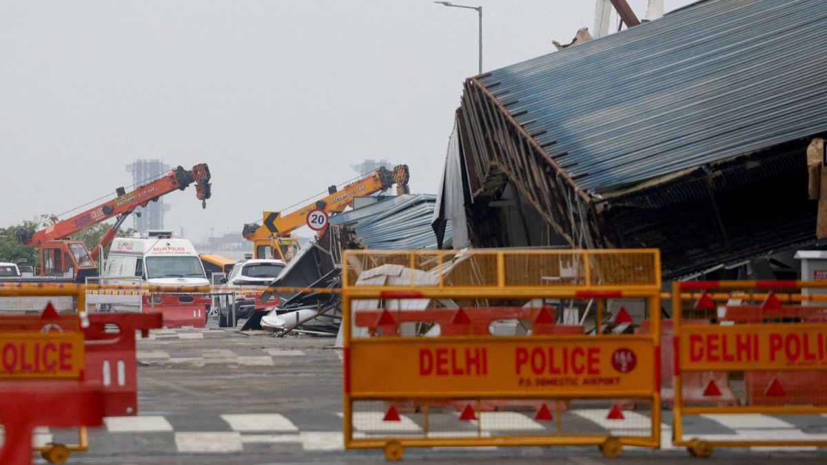 FOTO: Kondisi Atap Bandara di India Runtuh Akibat Hujan Lebat hingga Jatuhkan Korban Jiwa