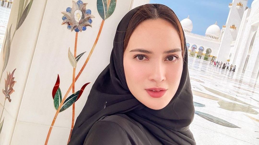 10 Potret Artis Indonesia Tampil Percaya Diri Unjuk Bare Face, Tetap Cantik Meski Wajah Berjerawat & Berminyak