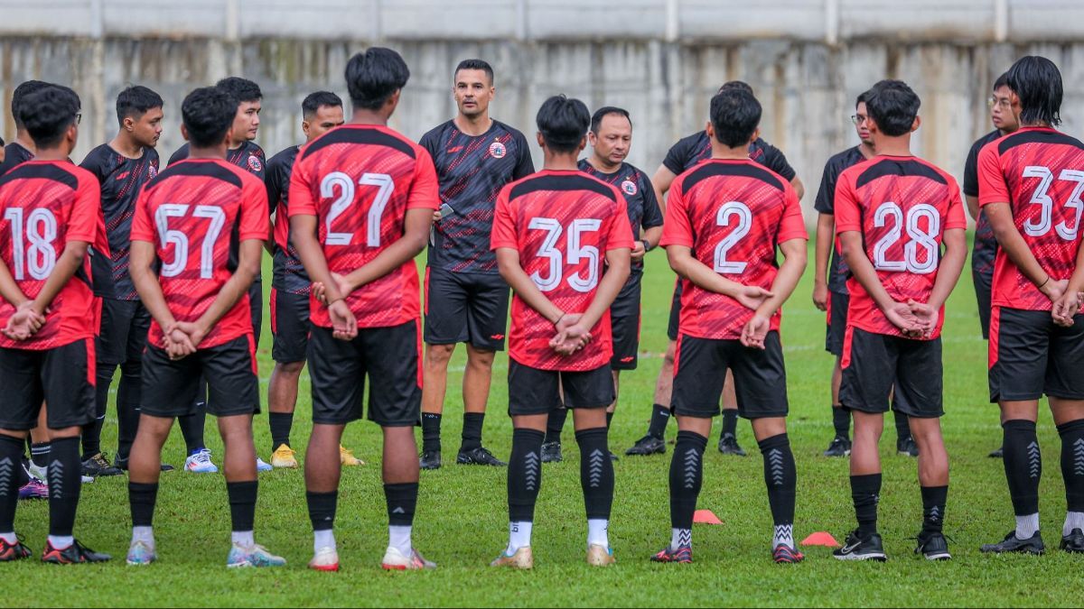 FOTO: Penampilan Perdana Pelatih Baru Carlos Pena saat Melatih Persija Jakarta