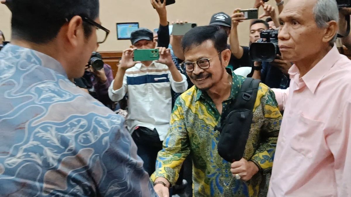 Bertemu di Ruang Sidang, Mantan Jubir KPK Febri Diansyah Langsung Sambut Kedatangan SYL