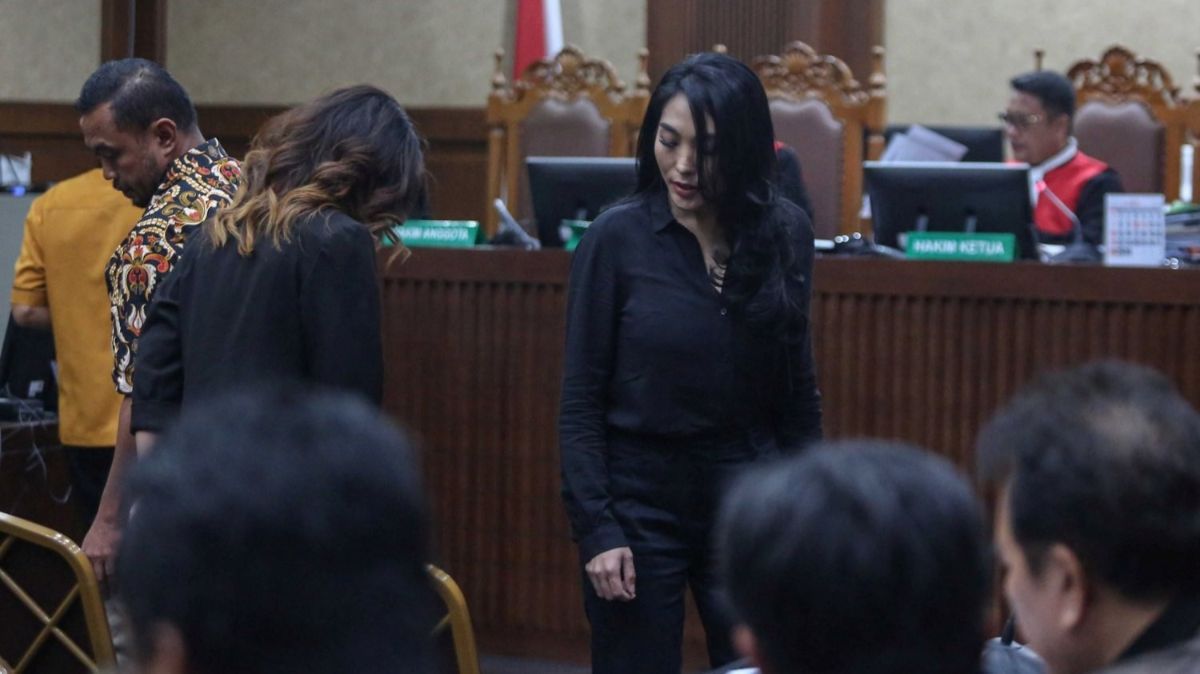 Biduan Cantik Nayunda Nabila Umbar Senyum Bersaksi di Sidang Eks Mentan SYL