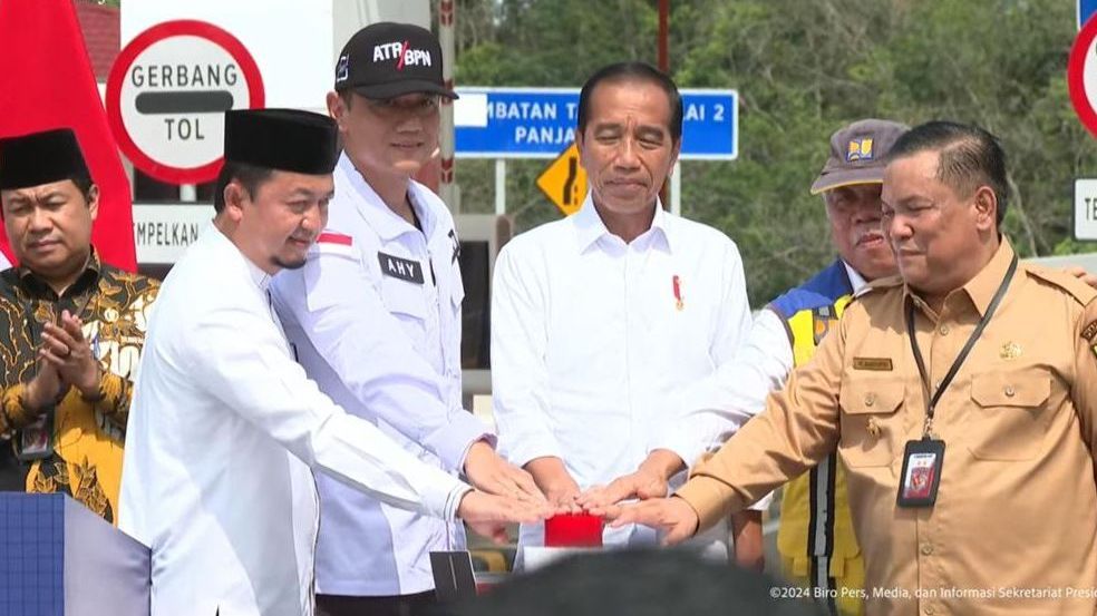 Jokowi Jelaskan Batas Usia Kepala Daerah, Karpet Merah Buat Kaesang?