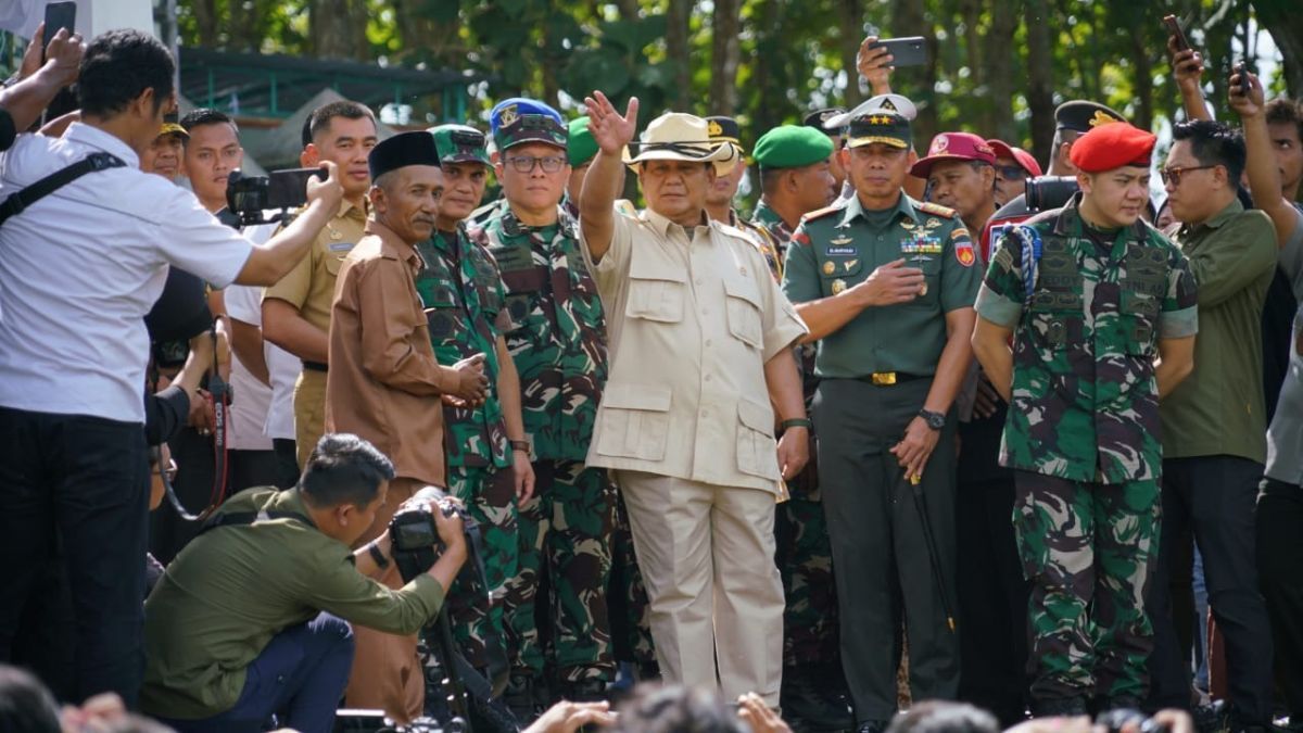 Pakai Helikopter, Menhan Prabowo Tinjau Pemasangan Pipa Air Bersih di Gunungkidul