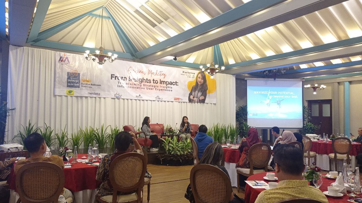 AMA Malang Undang Risa Santoso dalam Seminar Marketing Bertema 