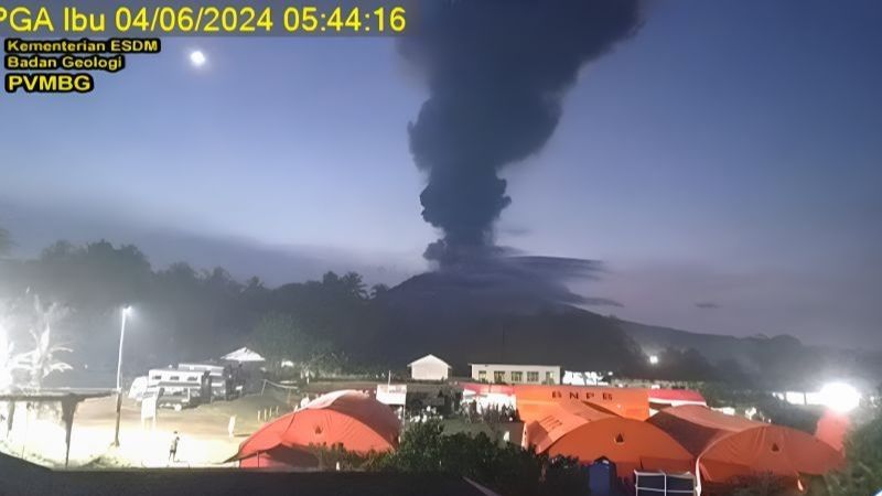 Erupsi Gunung Ibu, Abu Membumbung Setinggi 5.000 Meter