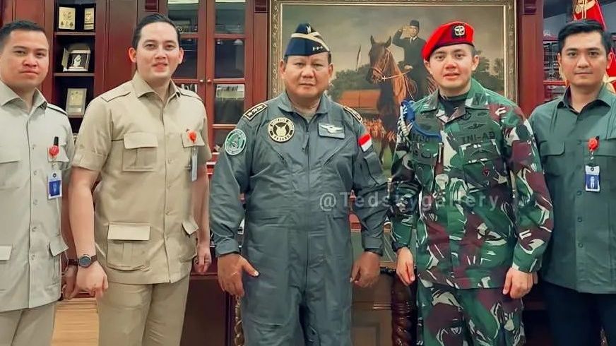 Kompak Jenderal TNI dengan Mayor Teddy, Berpose Gagah saat Bertemu di Gunung Kidul