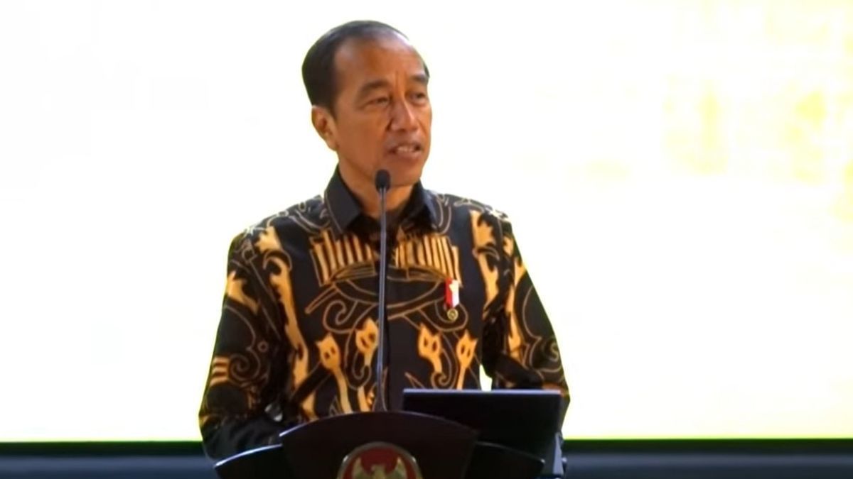 Momen Jokowi Tegur Bobby Nasution di Depan Wali Kota se-Indonesia