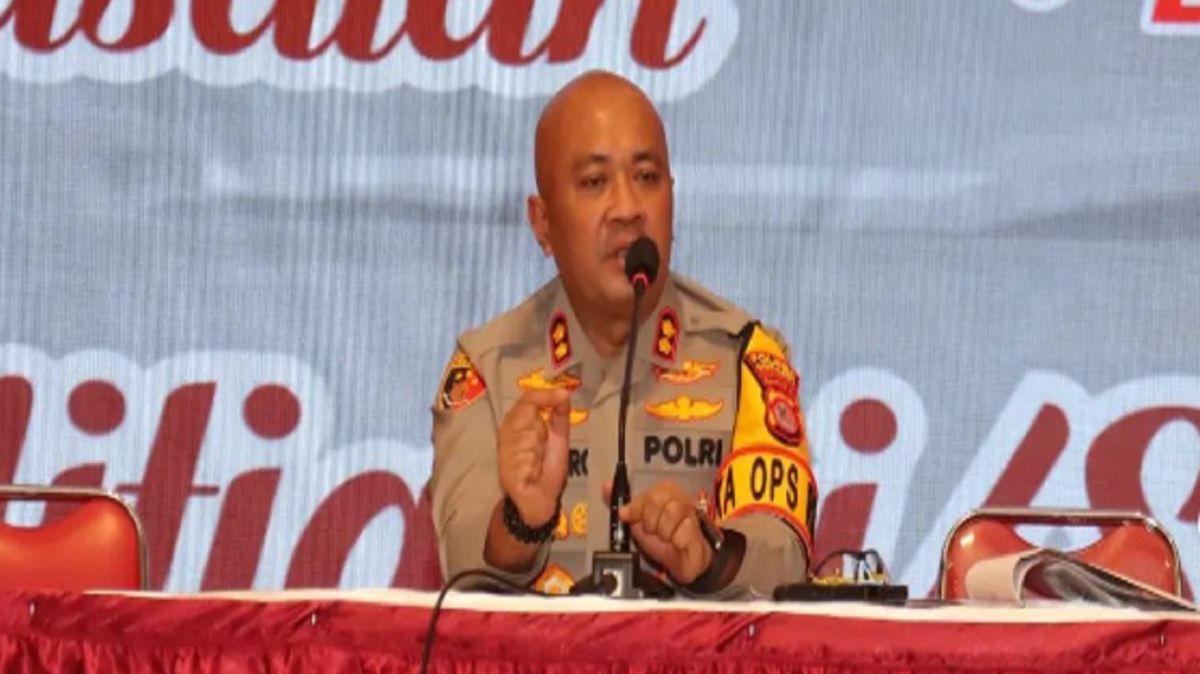 Gaya Kocak Perwira Polisi saat Datangi Kodim, Bikin Kaget Anggota TNI Berkepala Pelontos