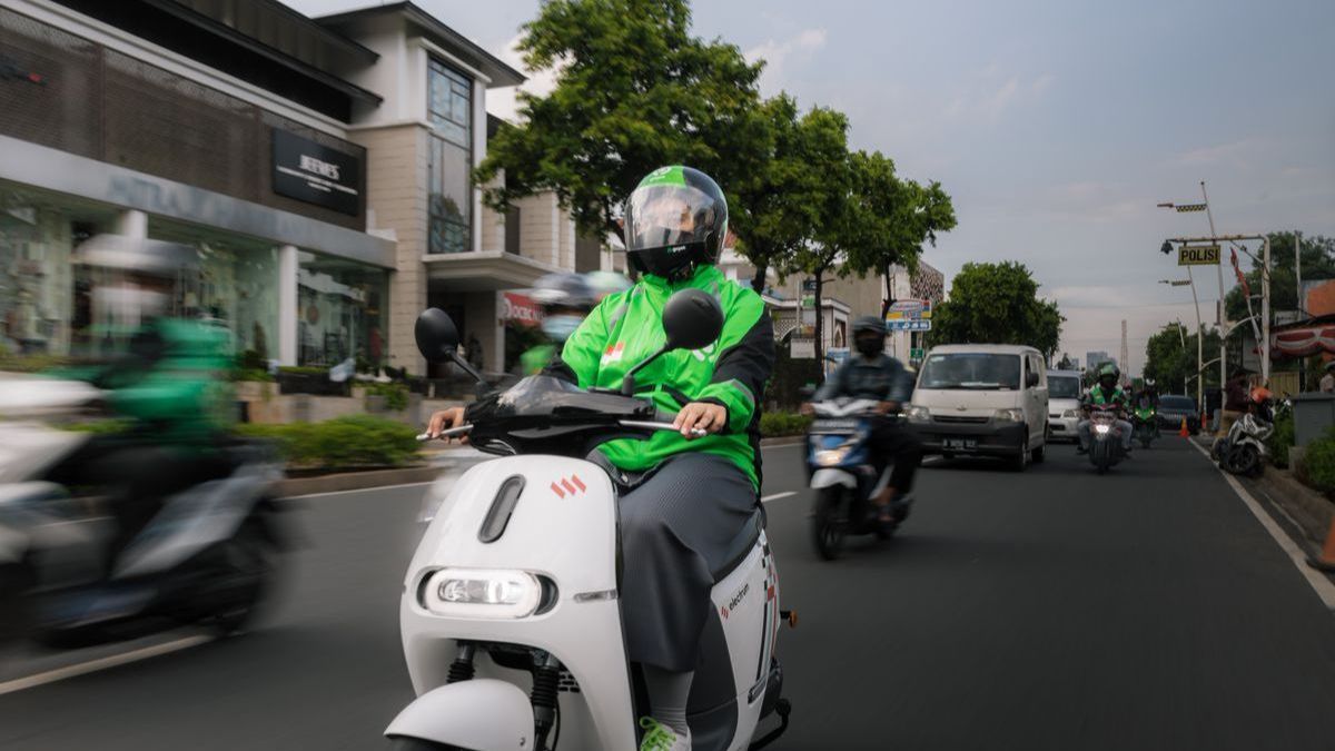 10 Potret Driver Ojol Bawa Orderan Makanan, Malah Penuh Penderitaan Selama Perjalanan