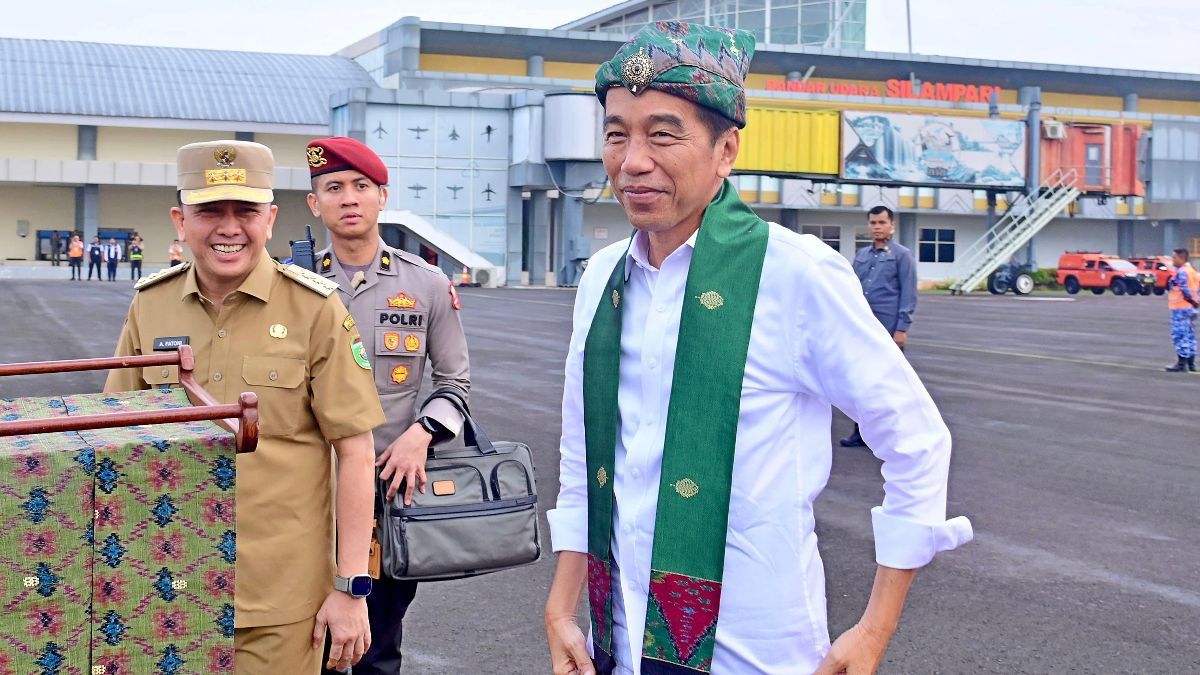 Sejumlah Reklame dan Spanduk 'Selamat Datang' Sambut Presiden Jokowi Kunker di Sumsel