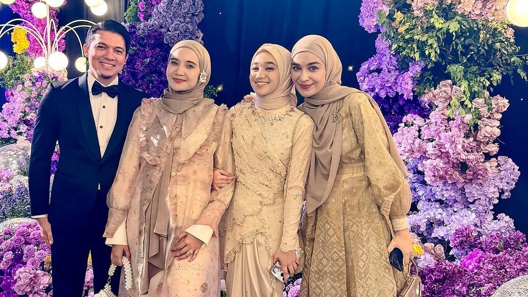 6 Inspirasi Model Kebaya Kondangan dengan Hijab dari Zaskia dan Shireen Sungkar