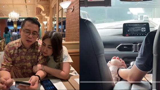 Ketika berkendara mobil, suami dan istri selalu saling memegang tangan, membuat anak mereka merasa seperti sedang berlibur.