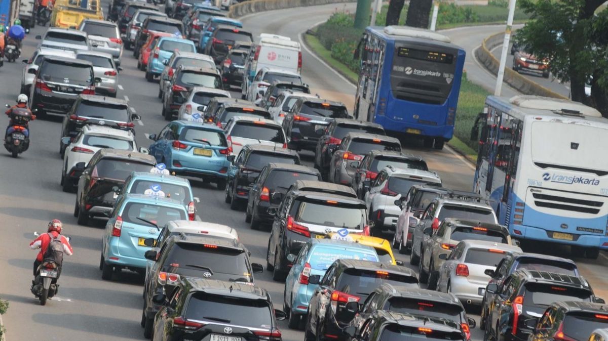 Perjuangan Haru Gadis Cilik Banting Tulang di Pinggir Jalan Demi Keluarga, Kemampuan Tambal Bannya Tuai Pujian