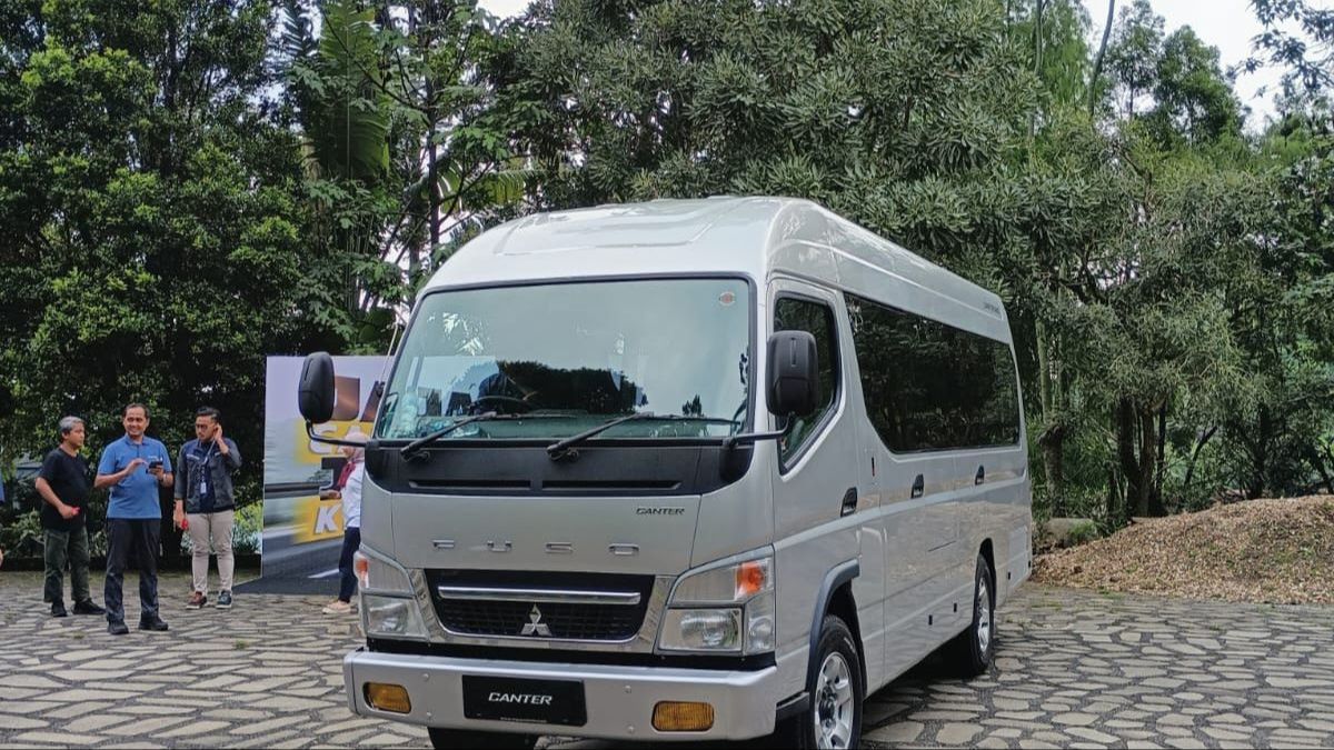 Mitsubishi Fuso Canter Bus Pakai Karoseri Penggarap Bus Mercedes PO Haryanto