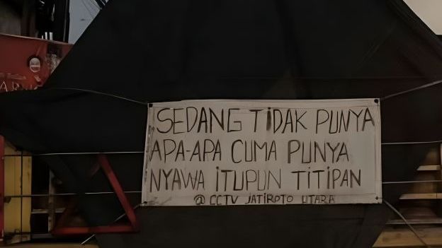 10 Potret Tulisan di Belakang Truk, Banyak yang Mengundang Senyum