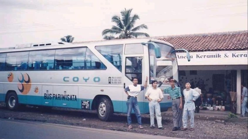 10 Potret Bus Lawas di Era 90-an, Transportasi Andalan Masyarakat yang Penuh Kenangan