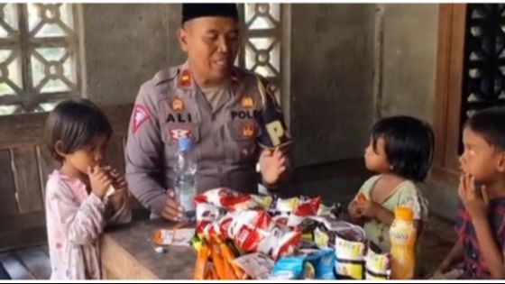 Viral Polisi Rawat Empat Anak Kecil yang Ditinggal Ibunya, Tuai Pujian