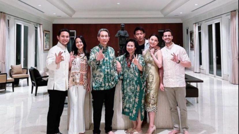 Foto Lawas Bos Jalan Tol Ganteng Banget Bareng Sang Putra, Sindir Orang Utan Lebih Jujur dari Orang Kota