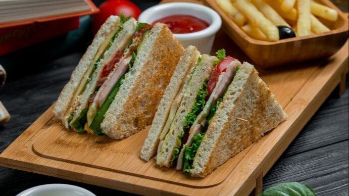 Jadi 'Sandwich Generation' Selama 11 Tahun, Orang Ini Curhat Akhirnya Bisa Menabung