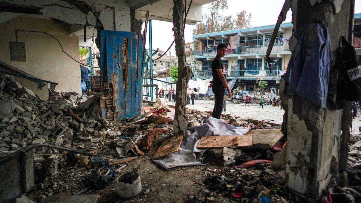 FOTO: Jejak Serangan Brutal Israel di Sekolah PBB Jalur Gaza yang Tewaskan Puluhan Pengungsi