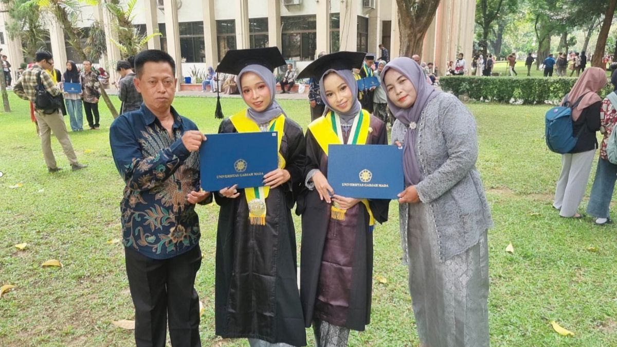 Cerita Sherlina dan Sherlita, Si Kembar Mahasiswa UGM yang Lulus Cumlaude Bareng