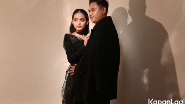 Romantis, Gaya Pemotretan Terbaru Putri Isnari dan Abdul Azis, Bikin Baper