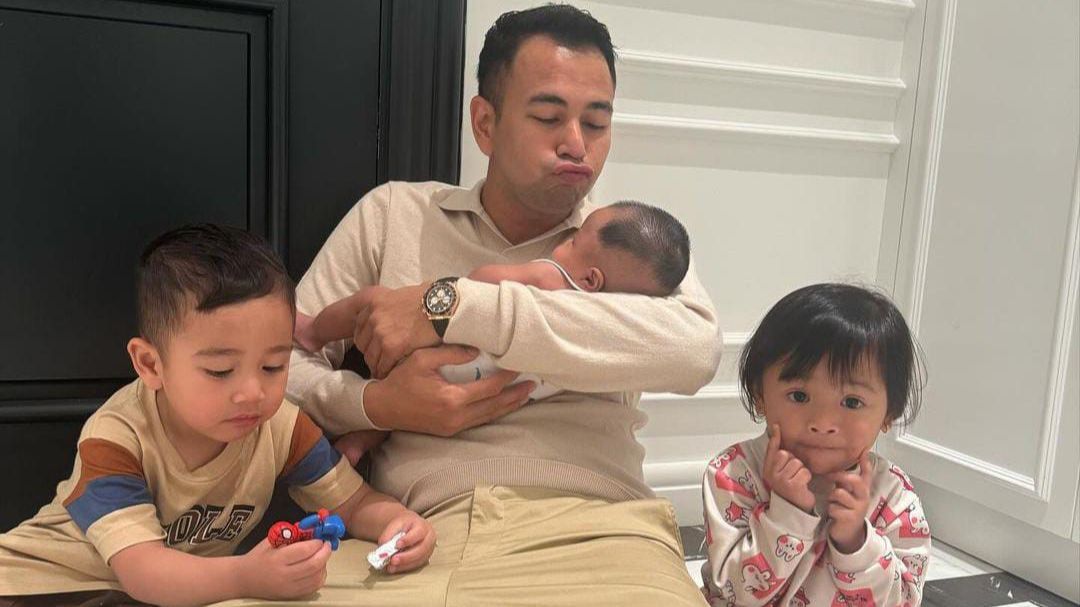 Sempat Dirahasiakan, Raffi Ahmad dan Nagita Slavina Kini Santai Tunjukan Wajah Baby Lily yang Cantik Menggemaskan