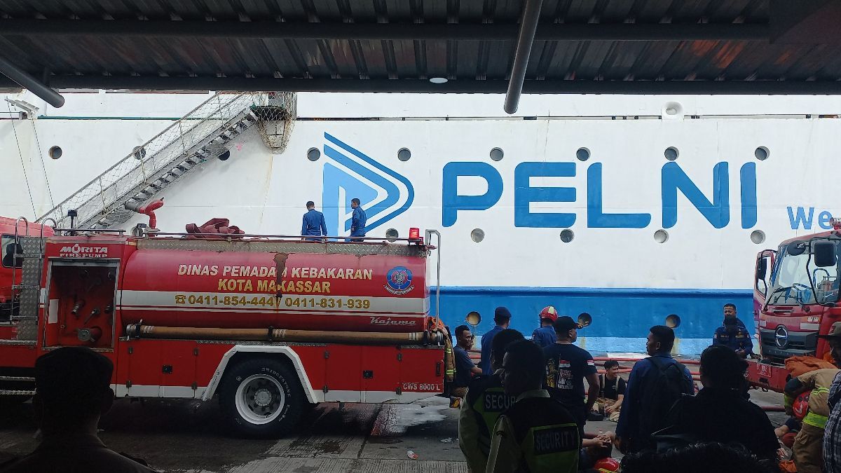 Kronologi KM Umsini Terbakar saat Sandar di Pelabuhan Makassar