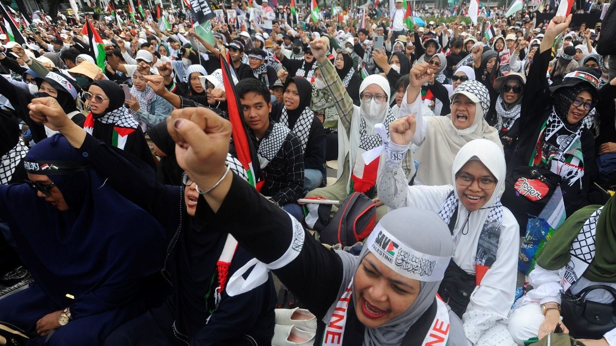 FOTO: Aliansi Rakyat Indonesia Bela Palestina Kecam Serangan Brutal Israel di Patung Kuda