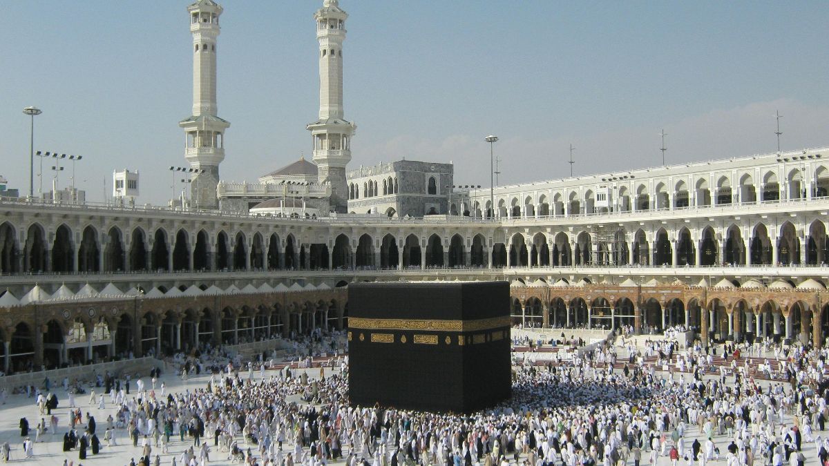 Larangan Membawa Tanah dari Makkah atau Madinah ke Kampung Halaman, Ini Dia Hukum dan Konsekuensinya