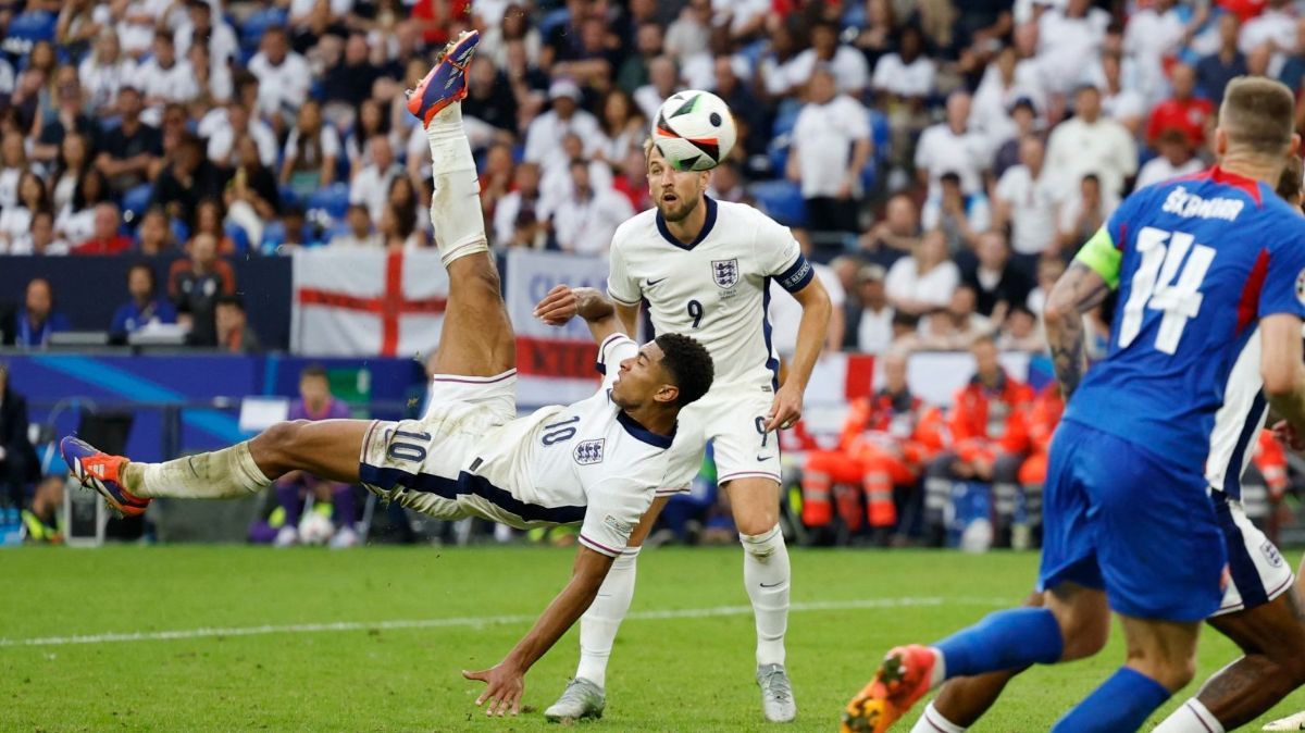 FOTO: Momen Comeback Maut Inggris Tumbangkan Slovakia di Euro 2024, Diwarnai Gol Salto Jude Bellingham