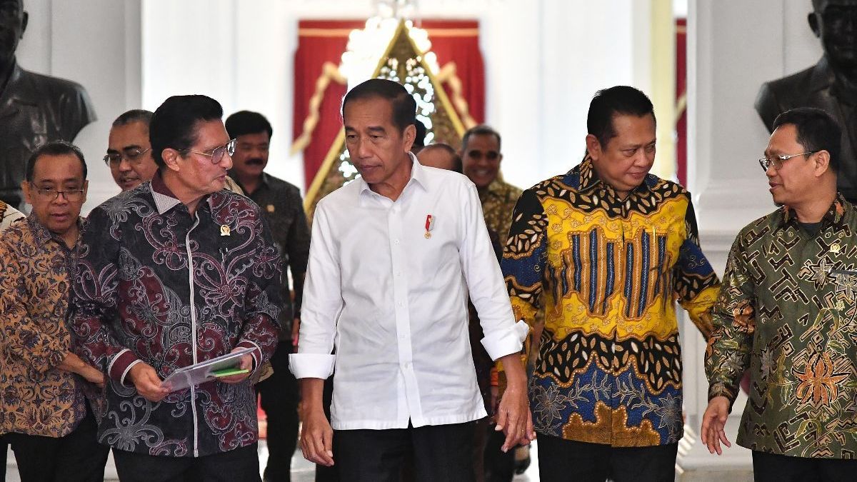 Jelang Habis Jabatan, Presiden Jokowi Beri Pesan Khusus, Prabowo Sibuk Mencatat