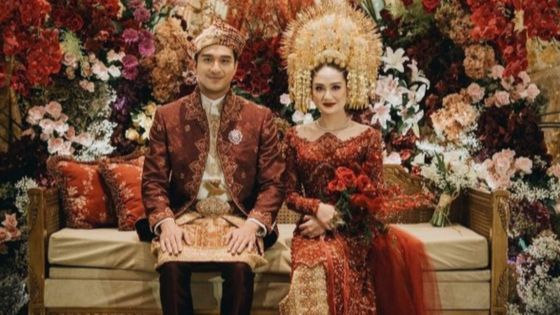 Mewah Dengan Adat Minang, 8 Foto Resepsi Pernikahan Salshabilla Adriani dan Ibrahim Risyad