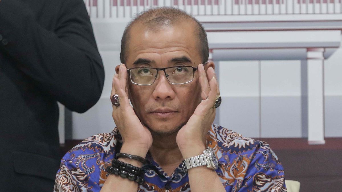 Jokowi Teken Keppres Pemberhentian Tidak Hormat Ketua KPU Hasyim Asy'ari