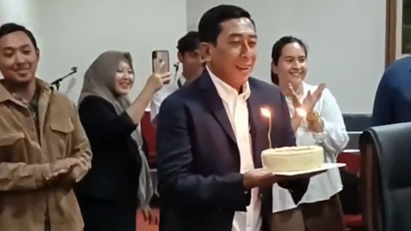 Mantan Panglima Kaget Dapat Kejutan Ultah dari Orang Spesial saat Rapat ‘Mau Tak Marahin Anak Gue Sendiri’